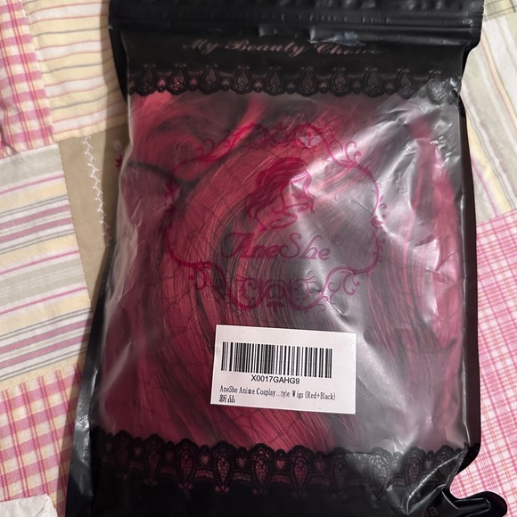 Shoulder Length Wig Red / Black Costume main image 0